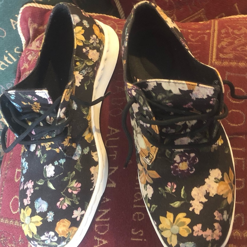 Dr. Martens Darcy Cavendish Black Floral Fine Canvas 3-eye Comfort Sneakers